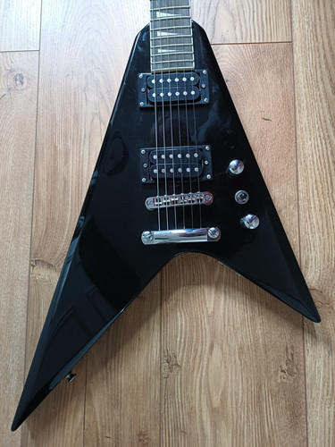 Flying electric guitar - v,